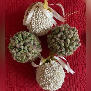 Set of 4 Decorative Ornaments